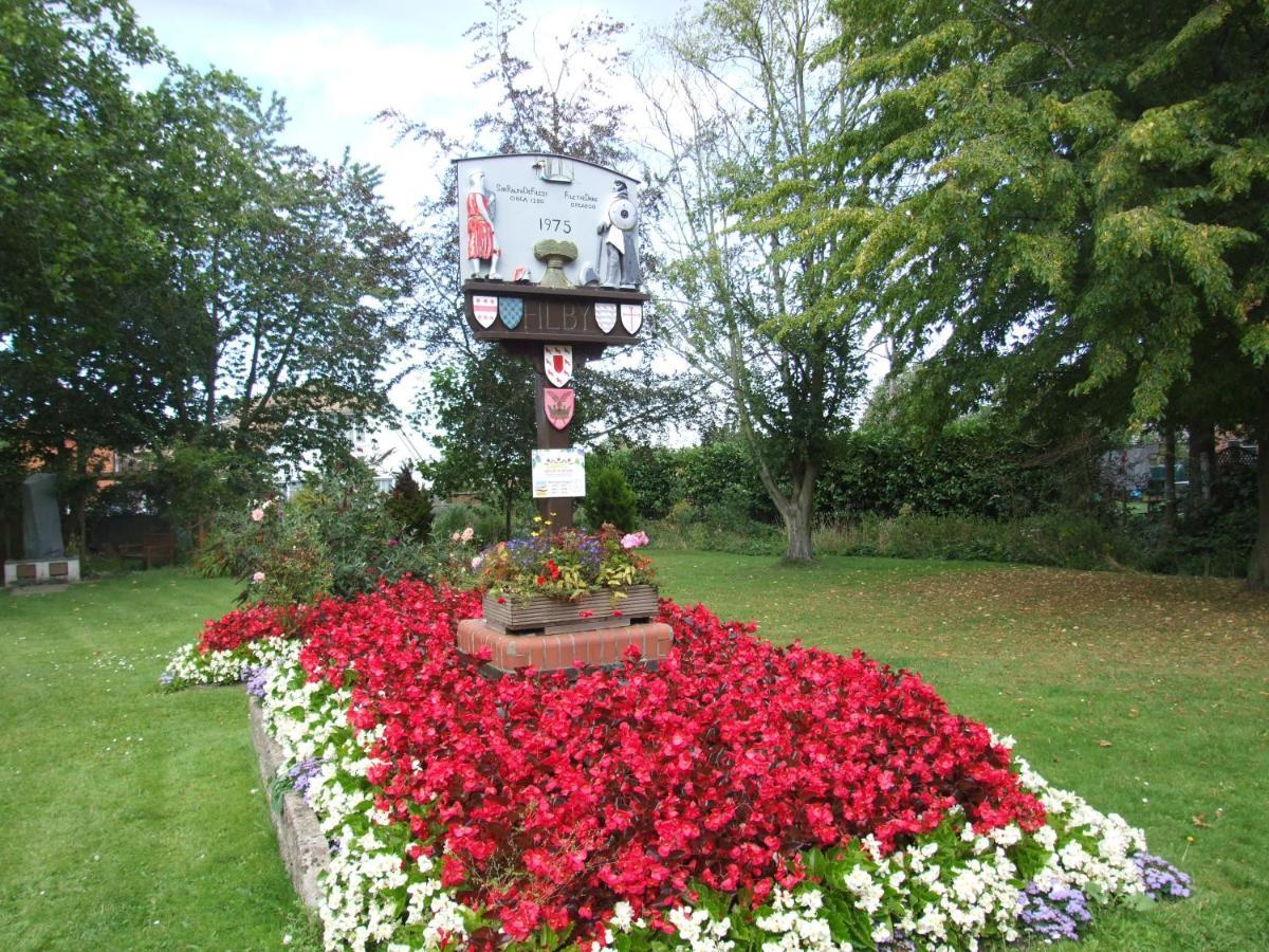 Charming Woodland Lodge 2 Person 1 Bedroom Great Yarmouth Eksteriør bilde